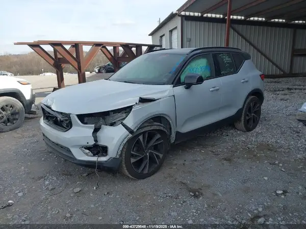 YV4162UM1L2172927 2020 VOLVO XC40 - Image 2