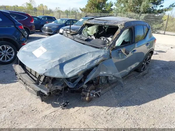 YV4162UM1L2184897 2020 VOLVO XC40 - Image 2