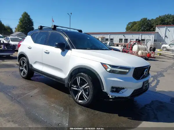 YV4162UM1M2404976 2021 VOLVO XC40 - Image 1