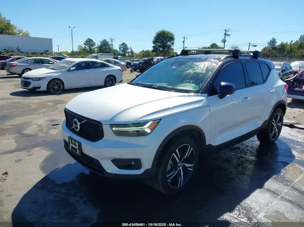YV4162UM1M2404976 2021 VOLVO XC40 - Image 2