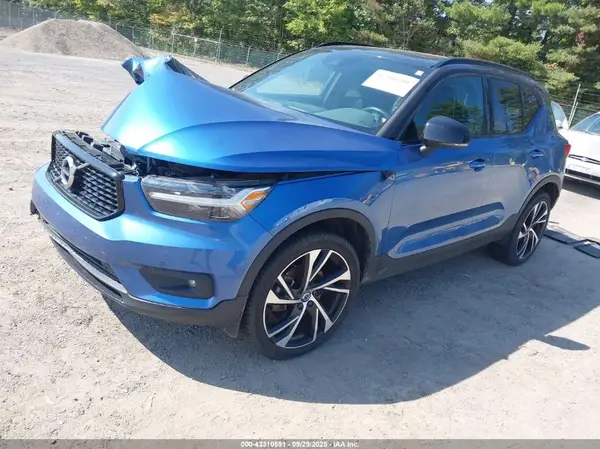 YV4162UM1M2436861 2021 VOLVO XC40 - Image 2