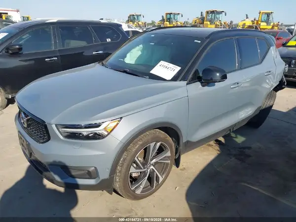 YV4162UM1M2459959 2021 VOLVO XC40 - Image 2