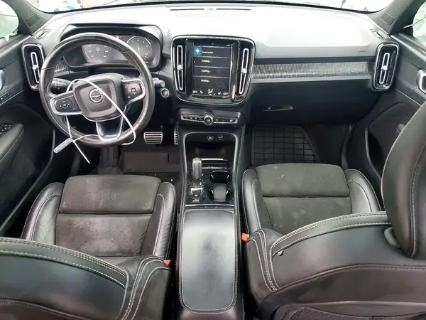 YV4162UM1M2467382 2021 VOLVO XC40 - Image 8