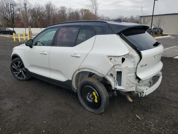 YV4162UM1M2561570 2021 VOLVO XC40 - Image 2