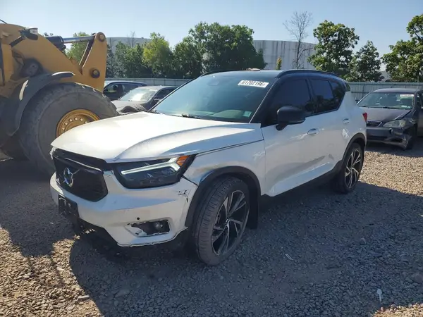 YV4162UM1M2616857 2021 VOLVO XC40 - Image 1