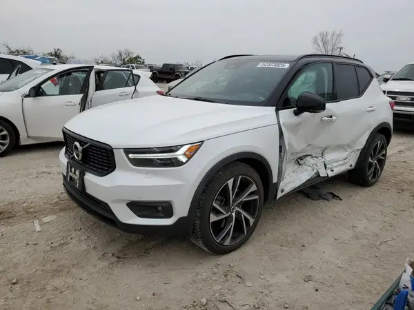 YV4162UM1N2648449 2022 VOLVO XC40 - Image 1