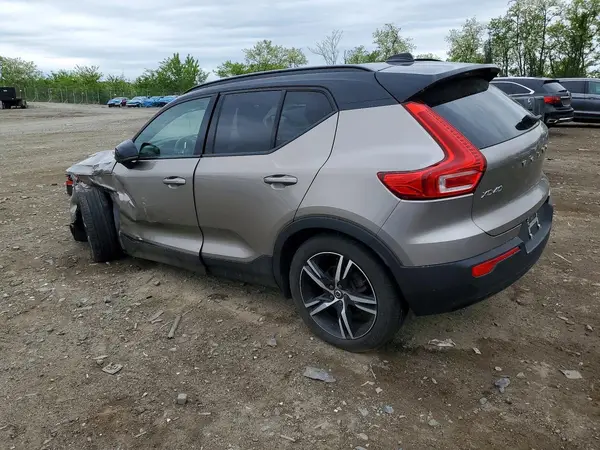 YV4162UM1N2701215 2022 VOLVO XC40 - Image 2