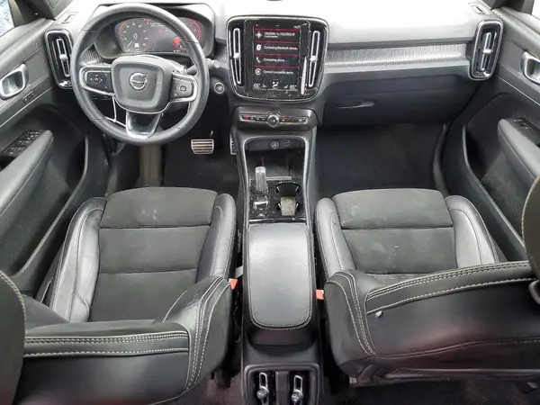 YV4162UM1N2701215 2022 VOLVO XC40 - Image 8