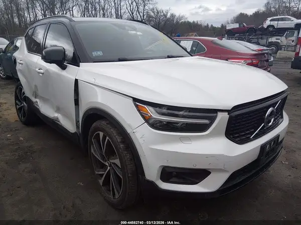 YV4162UM1N2722954 2022 VOLVO XC40 - Image 1