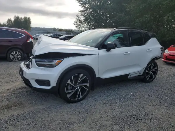 YV4162UM1N2735414 2022 VOLVO XC40 - Image 1