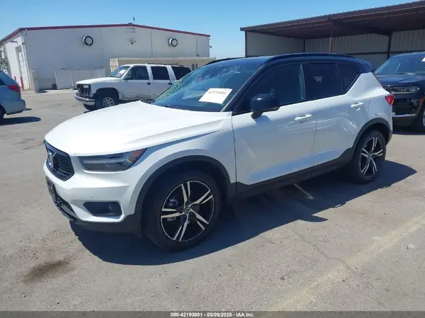 YV4162UM1N2739706 2022 VOLVO XC40 - Image 2