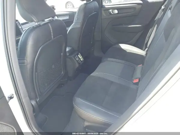 YV4162UM1N2739706 2022 VOLVO XC40 - Image 8