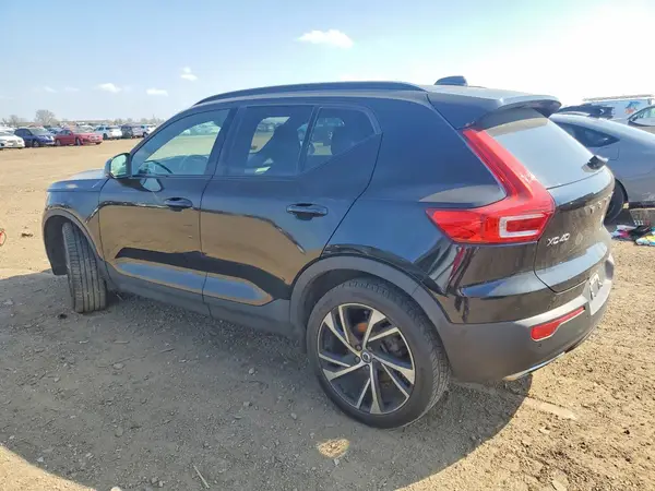 YV4162UM2K2085570 2019 VOLVO XC40 - Image 2