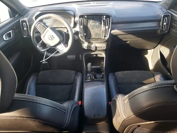 YV4162UM2K2095581 2019 VOLVO XC40 - Image 8