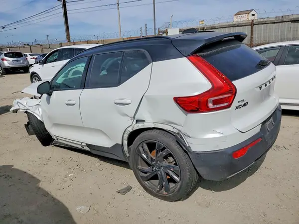 YV4162UM2K2130331 2019 VOLVO XC40 - Image 2