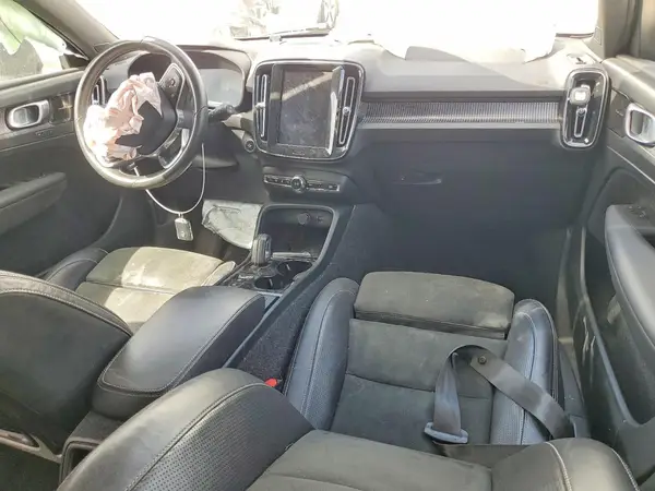 YV4162UM2K2130331 2019 VOLVO XC40 - Image 8