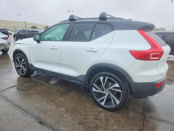 YV4162UM2K2152832 2019 VOLVO XC40 - Image 2