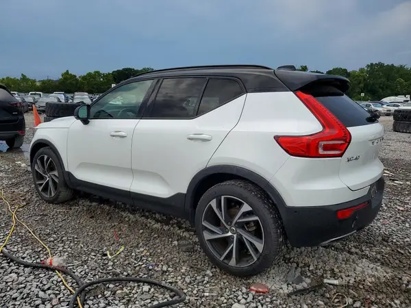 YV4162UM2L2183810 2020 VOLVO XC40 - Image 2