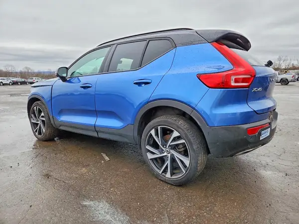 YV4162UM2L2203327 2020 VOLVO XC40 - Image 2