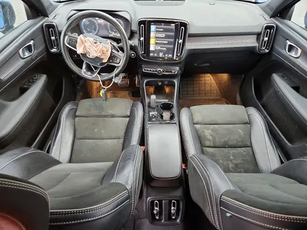 YV4162UM2L2203327 2020 VOLVO XC40 - Image 8