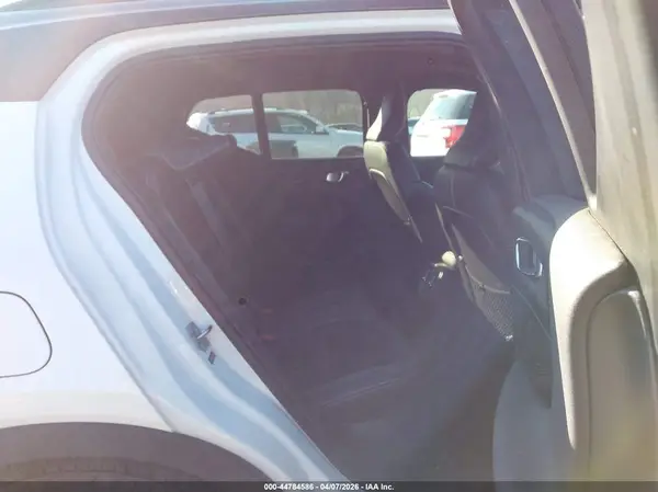 YV4162UM2L2288430 2020 VOLVO XC40 - Image 8