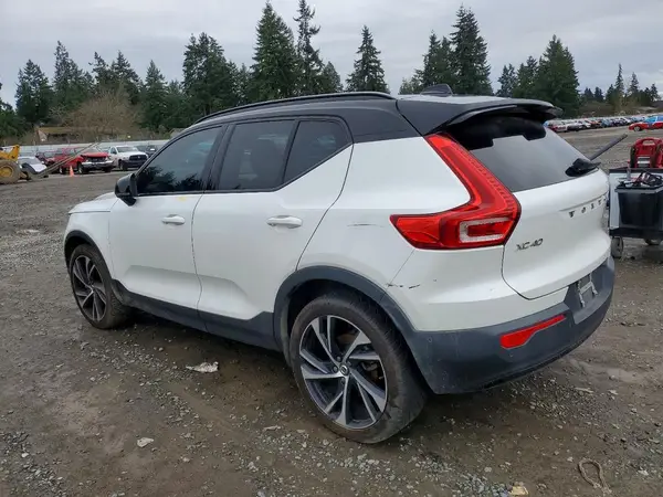 YV4162UM2M2396838 2021 VOLVO XC40 - Image 2