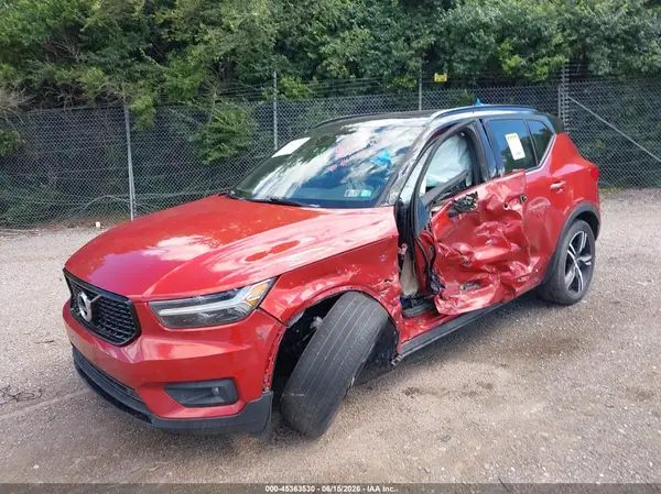 YV4162UM2M2405960 2021 VOLVO XC40 - Image 2