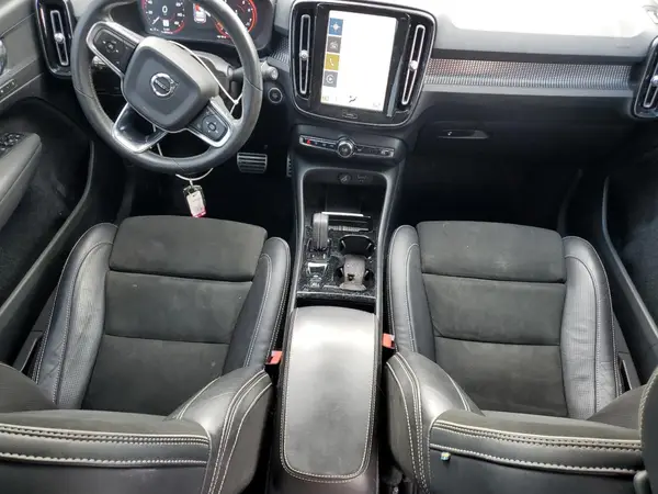 YV4162UM2M2427912 2021 VOLVO XC40 - Image 8