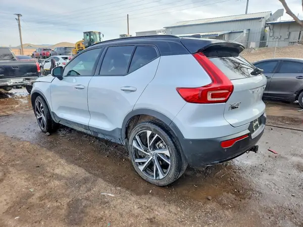 YV4162UM2M2460389 2021 VOLVO XC40 - Image 2