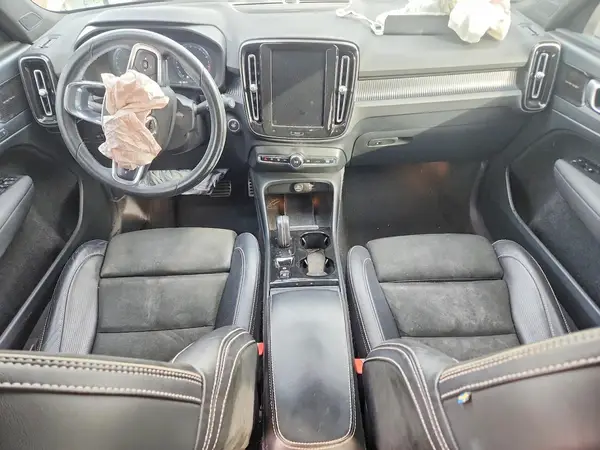 YV4162UM2M2460389 2021 VOLVO XC40 - Image 8