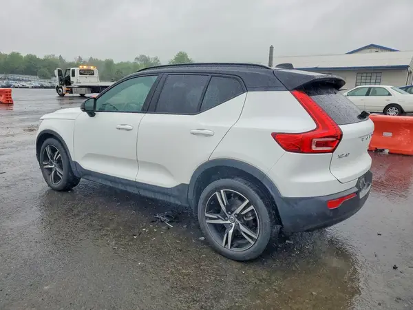 YV4162UM2M2462918 2021 VOLVO XC40 - Image 2