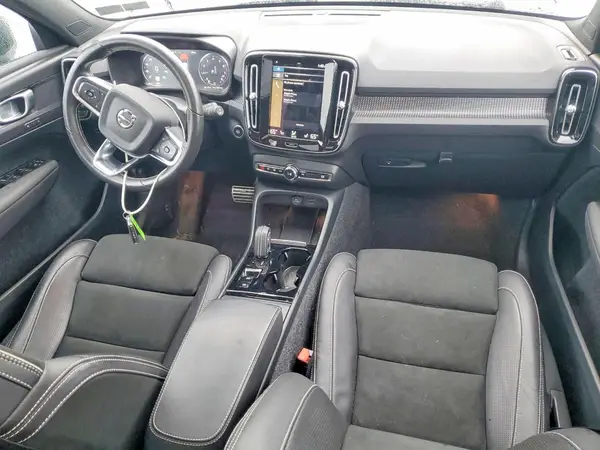 YV4162UM2M2462918 2021 VOLVO XC40 - Image 8