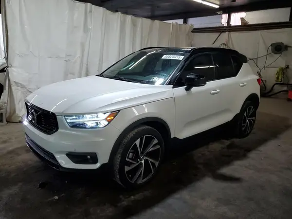 YV4162UM2M2545264 2021 VOLVO XC40 - Image 1