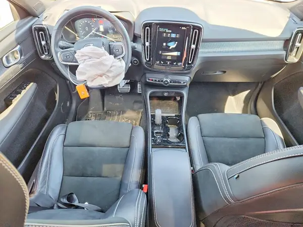 YV4162UM2M2559939 2021 VOLVO XC40 - Image 8