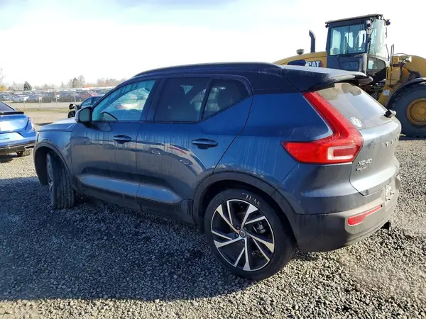 YV4162UM2N2644278 2022 VOLVO XC40 - Image 2
