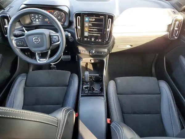 YV4162UM2N2644278 2022 VOLVO XC40 - Image 8