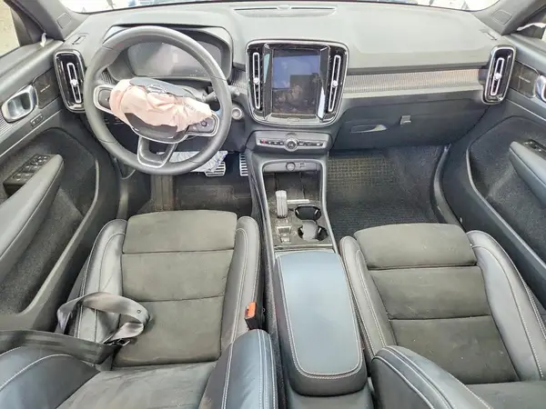 YV4162UM2N2644393 2022 VOLVO XC40 - Image 8