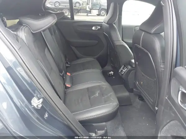 YV4162UM2N2661341 2022 VOLVO XC40 - Image 8
