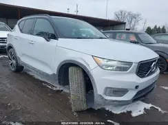 YV4162UM2N2668077 2022 VOLVO XC40