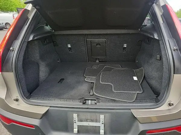 YV4162UM2N2769099 2022 VOLVO XC40 - Image 1