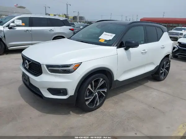 YV4162UM3K2045725 2019 VOLVO XC40 - Image 2
