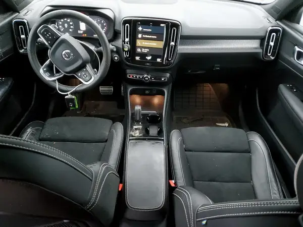 YV4162UM3K2102750 2019 VOLVO XC40 - Image 8