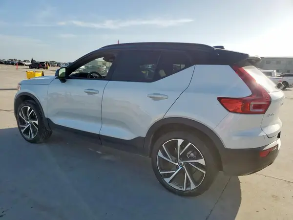 YV4162UM3K2120035 2019 VOLVO XC40 - Image 2