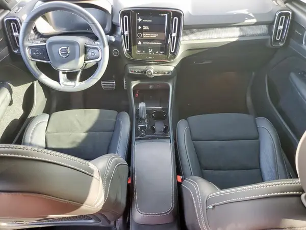 YV4162UM3K2120035 2019 VOLVO XC40 - Image 8