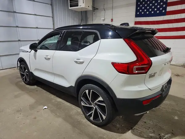 YV4162UM3K2122724 2019 VOLVO XC40 - Image 2