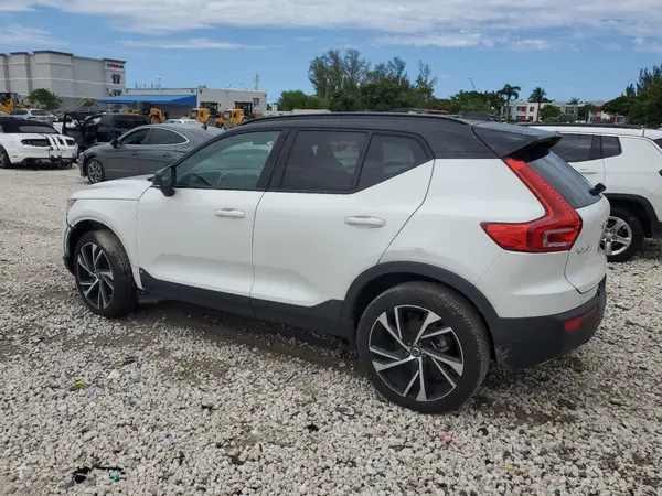 YV4162UM3L2243416 2020 VOLVO XC40 - Image 2