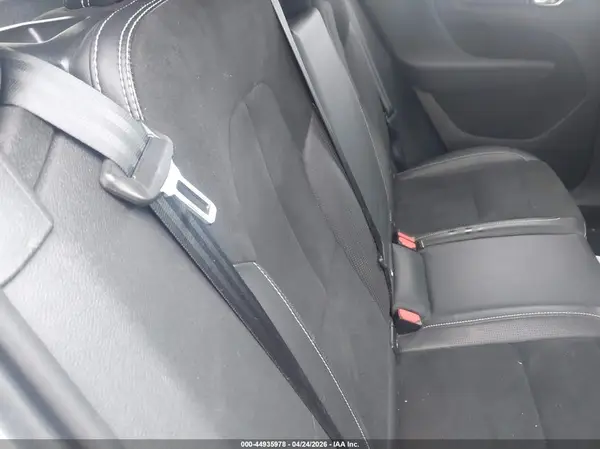 YV4162UM3L2314288 2020 VOLVO XC40 - Image 8