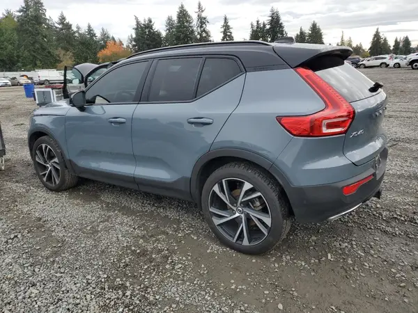 YV4162UM3L2325100 2020 VOLVO XC40 - Image 2