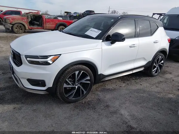 YV4162UM3M2394113 2021 VOLVO XC40 - Image 2