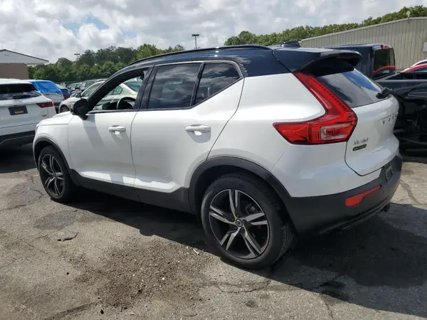 YV4162UM3M2405076 2021 VOLVO XC40 - Image 2